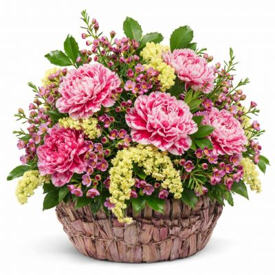 Цветы в корзинке с пионами